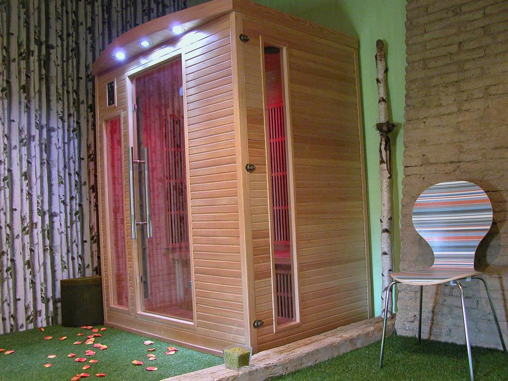 Au Mas Des Calmettes Bed & Breakfast Parisot  Exterior photo