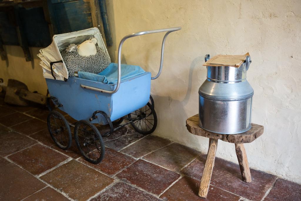 Au Mas Des Calmettes Bed & Breakfast Parisot  Exterior photo