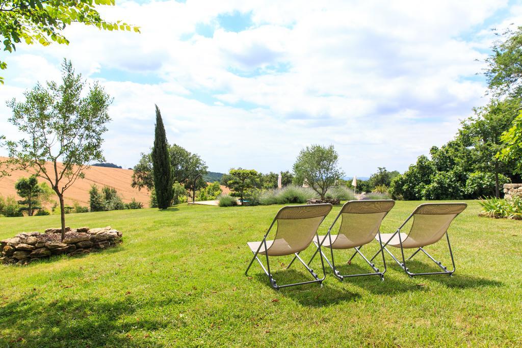Au Mas Des Calmettes Bed & Breakfast Parisot  Exterior photo
