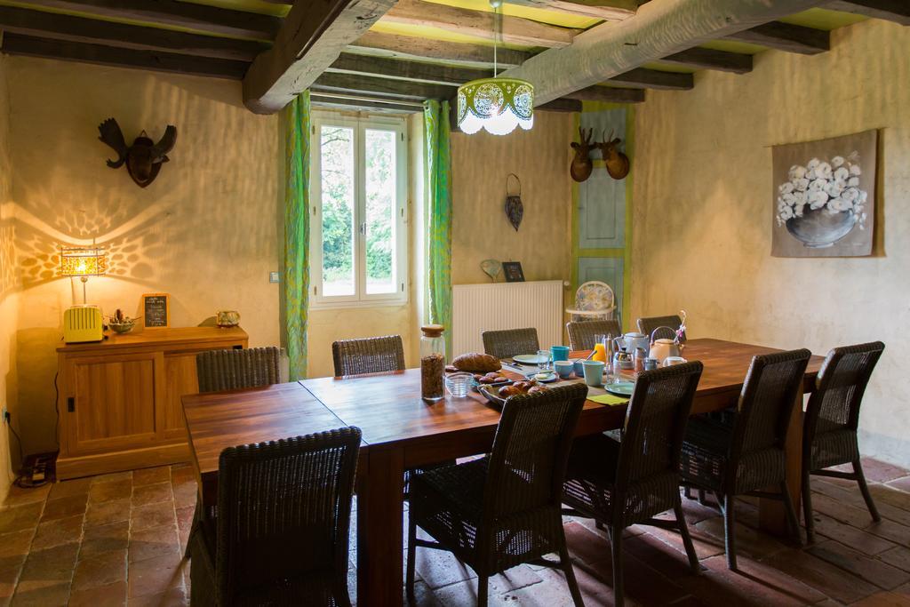 Au Mas Des Calmettes Bed & Breakfast Parisot  Exterior photo