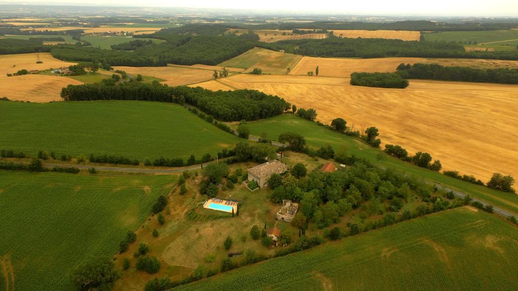 Au Mas Des Calmettes Bed & Breakfast Parisot  Exterior photo