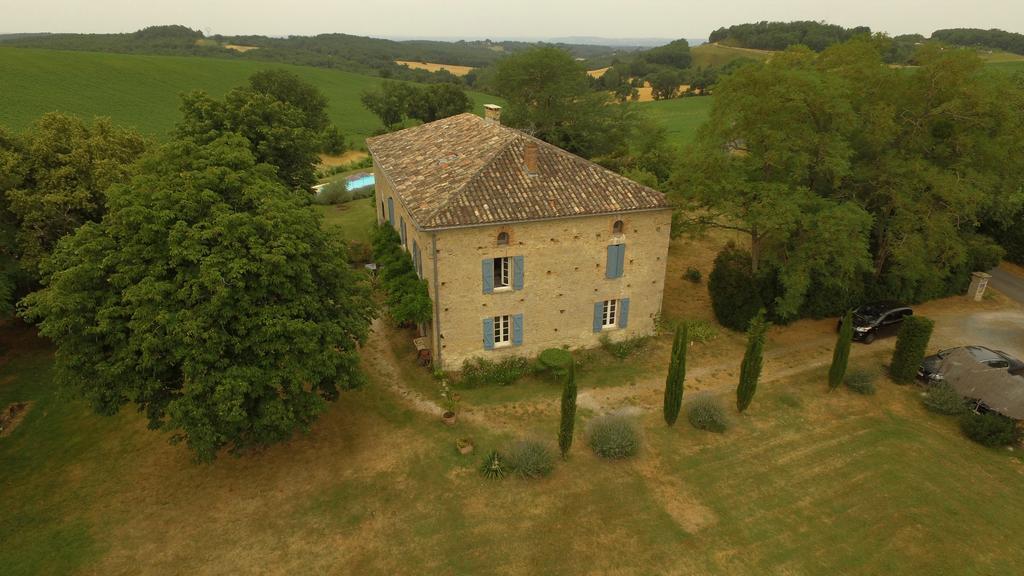 Au Mas Des Calmettes Bed & Breakfast Parisot  Exterior photo